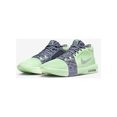 LeBron Witness 8 basketbalschoenen groen