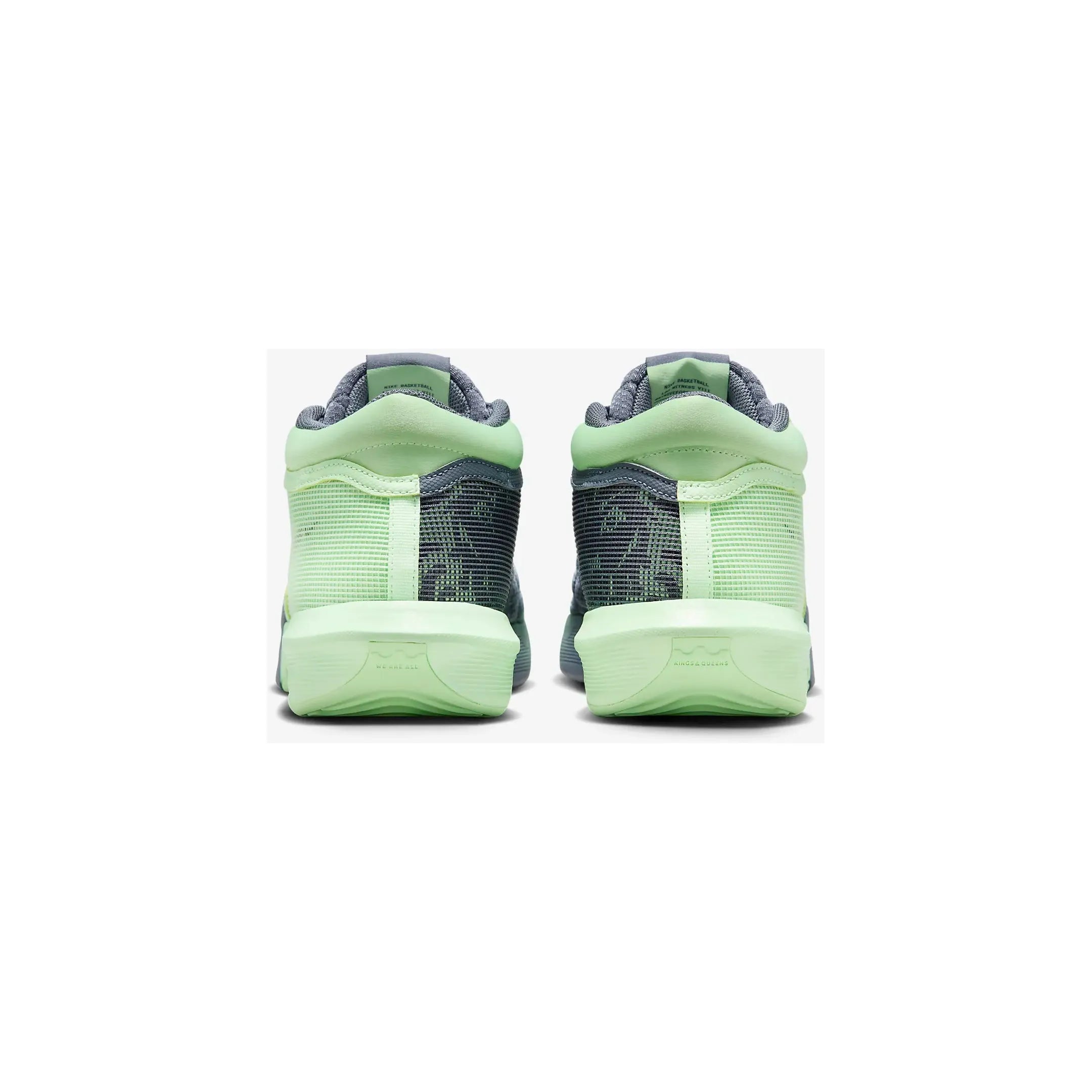 LeBron Witness 8 basketbalschoenen groen