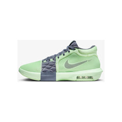 LeBron Witness 8 basketbalschoenen groen
